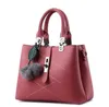 HBP Stickerei Messenger Bags Damen Lederhandtaschen Sac a Main Damen Haarball Handtasche Dame Tote Fuchsia