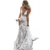 Abito da sposa vintage a sirena con spaghetti 2022 scollo a V senza schienale Appliques in pizzo Fiori 3D Abiti da sposa eleganti sexy con strascico Abiti da sposa Boho su misura