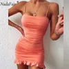 Nadafair Ruffles Sexy Dress Kobiety Letnie Party Clubwear 2021 Spaghetti Pasek Ruched Bandaż Mini Short Bodycon Damska sukienka Y0118