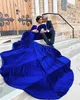 2022 섹시한 아랍어 로얄 블루 벨벳 댄스 파티 드레스 플런트 v 목 환상 긴 소매 인어 파티 드레스 이브닝 가운 예배 가운 예배 기차 플러스 크기