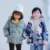 Piumino reversibile invernale per bambini Ragazzi Camouflage Cartoon Dinosaur Cappotti con cappuccio Moda per bambini Caldo piumino d'anatra bianco Outwear LJ201017