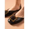 Kvinnors fyrkantiga Toe Flat Shoes Metal Dekorativt V-format ljus 2 9