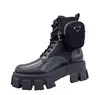 Vrouwenontwerpers Rois Boots Ankle Martin en Nylon Boot Military Inspired Combat Nylon Bouch bevestigd aan de met tassen