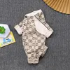 Neues Säuglingsspielanzug-Kleidungsset Beige Strampler für Babyoverall Neugeborene Kleidung