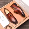 MD szpilki męskie buty ślubne Coiffeur męskie eleganckie włoskie marki buty ze skóry lakierowanej męskie formalne Sepatu Slip On Pria 11