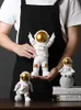 Nordic Modern Astronaut Miniature Figures Harts Craft Home Fairy Garden Desk Decorering Möbler Artiklar Rumstillbehör 2015627619