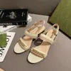 2021 sommar Högkvalitativ damsandaler Modespänne plattform Tjock klack Äkta läder Damsko cool Designer sandal stor storlek skor 35-43