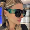 2022 مصنع الجملة عالية الجودة الأسرة بسيطة المرأة مربع كبير النظارات الشمسية النظارات الشمسية نفس النظارات الشمسية