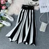 2019 Yeni Varış Black White Stripe Ladies Etekler Avrupa Hepburn Tarzı Vintage Etek Zarif Midi Etek Örgü Strip Etek T200520