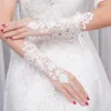 Gants de mariage en dentelle sans doigts, fleurs 3D appliquées courtes, longueur du poignet, accessoires pour femmes, blanc, taille unique, CL0084