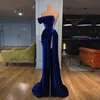 로얄 블루 인어 롱 이브닝 드레스 Strapless Robe De Soiree Velvet 두바이 공식 가운 하이 사이드 스플릿 섹시한 이브닝 드레스 2021