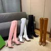 熱い販売 - 女性の先端のピンクの黒いスエードカップハイヒールの長いブーツパーティの靴女性ニー大腿部の膝の上の新しいセクシーなクリスタルカラーハイブーツ