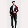 Trajes para hombres Blazers Borgoña Terciopelo Slim Fit 2021 Novio Esmoquin Boda Hombres Por Encargo Padrinos de boda Hombres Traje de fiesta Negro Pant266K