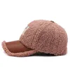 Зимняя флисовая шапка для женщин, женская бейсболка, искусственный мех, модная овечья шерсть, согревающаяся версия Ins, вышивка, письмо, дальнобойщик 220112