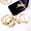 Pulseras de boda Brazalete de diamante clásico Brazalete de mujer Chapado en oro de 18 quilates Brazaletes de piedras preciosas completas Joyas para el amante Regalo del día de San Valentín Pochette Bijoux