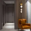 복도, 욕실 및 TV 배경을위한 현대 황금색 검은 금속 벽 sconic