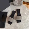 Luxurys Designer Hausschuhe Slides Frauen Diamanten Slipper Oudoors modische flache Schuhe mit quadratischem Kopf Sommer Sommer Tourismus Strand Sandalen Stile sehr schön