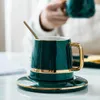 MDZF SWEETHOME Set di tazze da caffè verde con tappetino e coperchio Cucchiaio Tazza di ceramica per il latte Set da tavola per la colazione Coppia Tazza Confezione regalo di compleanno LJ200821