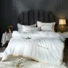 Casa Textil Conjuntos de ropa de cama Cama para adultos Blanco Negro Número de edredón King Queen Tamaño Acolchado Cubierta Sedosa Ropa de cama C0223