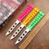 Fluorescerande Tricolor Cool Sport Training Kniv Halipin Blunt Bladeless Rostfritt Stål Handtag 440c Blade Flick Swing Knife