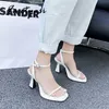 2022 scarpe da donna estive sul tacco moda di lusso rosa tacco piattaforma sexy confortevole punta quadrata cinturino alla caviglia romano sandalo antiscivolo