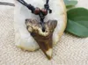 Imitatie Yak Bone Carving Shark Tand Charm Hanger Hout Kralen Retro Ketting Amulet Gift Travel Souvenir 2021