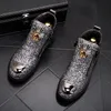 Nya metalliska tillbehör sequined lyx stövlar spetsar upp män tränare skor italienska lyxiga klänning affärer bröllopsfest loafers