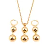 Collana di gioielli con ciondolo orecchini con perline di perle di colore oro moda calda per le donne