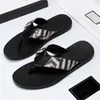 2021 Summers Svart Mjuka Läder Sandaler Mules Bines Slide Slippery Flat Chain Sandals Wide T-Bar Casual Outdoor Beach Slip Sandaler med låda