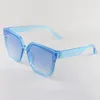 2021 Moda Kids Designer Sunglasses Oversize lentes frente do quadro legal menino e menina puro cor design óculos por atacado