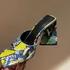 Chinelos de cetim de alta qualidade para mulheres, sandálias de salto alto de 11 cm, sapatos de diamante da moda, saltos triangulares anormais, chinelo feminino com caixa