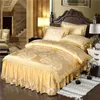Elegant sängkläder Jacquard Duvet Cover 4pcs / Set Linne Luxury BedClothes Lila Lace Set Golden Bed Kjol T200706