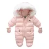 Enfants Hiver Combinaison Capuche De Fourrure Bébé Fille Garçon Habit De Neige Russe Hiver Infant Survêtement Ovealls Bébé Épais Barboteuses Avec Des Gants LJ201023