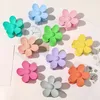 Godisfärg Plast Hårnål Stor Blomma Formad Frostade Hårklor För Kvinnor Håraccessoarer Spring Clip Clamp Krabba