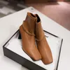 senhoras Hot venda- 2020SS superfície de couro botas de salto alto com corrente decoração de metal botas de moda
