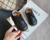 2021 Классическая мягкая девочка обувь мягкие кожа кожа повседневные квартиры для малышей большие детские шнурки детские кроссовки All-Match211z