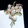 Pins, broscher Vacker Zircon Rhinestone Flower Brosch Julklapp Vintage Freshwater Pearl Bouquet Pins för Kvinnor Tillbehör