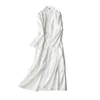 Spets Silk Long Robe Summer Nightrowns Kvinnor Thin Bathrobe Sexiga damer Silky Bathrobe Women inomhus Nighty 210203 Y