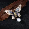 Pearl Rhinestone Butterfly Broszka Dla Kobiet Elegancka Crystal Insect Jewelry Pins Party Wedding Gifts