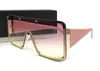 Mujeres de lujo Gafas de sol Large Square Remache Marco elegante Diseño especial de gran tamaño Ocultos de Sol con caso