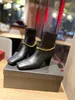 senhoras Hot venda- 2020SS superfície de couro botas de salto alto com corrente decoração de metal botas de moda