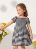 Robe à corsage froncé avec imprimé vichy et volants pour toute-petite fille SHE