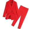 roupas de calças vermelhas para senhoras