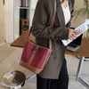 HBP Popular Explosion Bag 2022 Stor-kapacitet High-end Fashion One-Shoulder Contrasting Real Leather Messenger Bucket Väskor