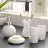 Set di accessori per il bagno Bottiglia di disinfettante per le mani in ceramica bianca in porcellana bianca Collutorio Accessori per il bagno Portaspazzolino Regalo di nozze1