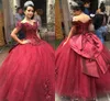 Темные красные выпускные платья Vestidos de Quinceanera платья жемчуга аппликация ручной работы цветы шариковые платья с плеча сладкие 16 платья девушки