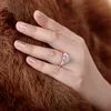 Ainuoshi 2 Karat Yuvarlak Kesim Yüzük Simüle Elmas Nişan Düğün Sterlling Gümüş Yüzük Kadınlar İçin Lüks Takı Zilveren Ring Y200106