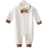 Nouveau-né Designer Barboteuse Bébé Une Pièce À Manches Longues Nouveau-Né Vêtements Automne Hiver Garçons Infantile Coton Noeud Papillon Gentleman Combinaison S740