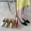 النعال Nieuwe Merk Slides Vrouwen Lage Hak Slippers Slides Fashion Muilezel Schoenen Vierkante في سن المراهقة الشرائح المرقعة Sandaal Dames Zapatos Mujer 220307