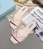 Zwart platte hakken slippers vrouwen 2022 meisjes loafers voor casual platform schoenen dia's pvc dames jelly luxe designer sandalen schoen ljhgjfg